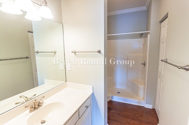 Building Photo - Open and Inviting End Unit