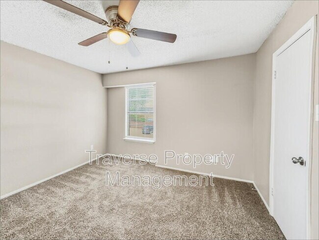 Building Photo - 1006 Bland Dr