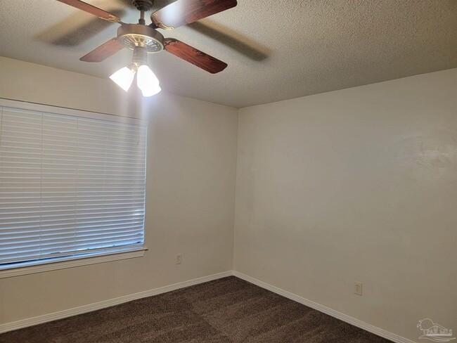 Building Photo - 8103 Stonebrook Dr