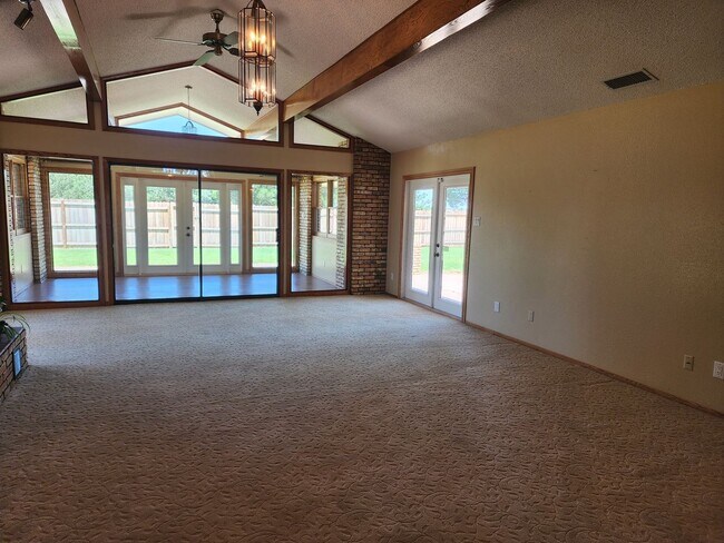 Building Photo - 516 Diamondhead Dr