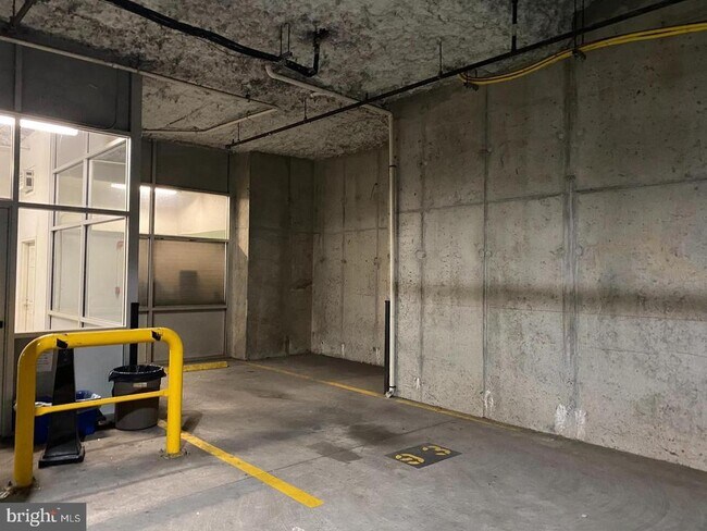 Building Photo - 200 W Elm St