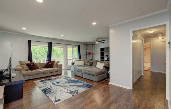 Building Photo - 3220 Merrill Dr