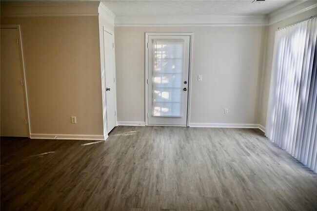 Building Photo - 1851 Grant Ct