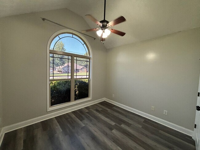 Building Photo - This Cute Home Is Everything You've Been Looking For! In A Quiet Subdivision With No Hoa