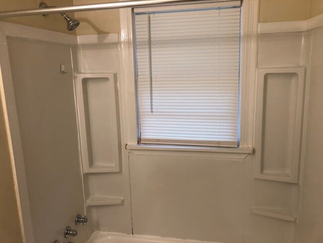 Building Photo - Dresden E - Westchester Duplex