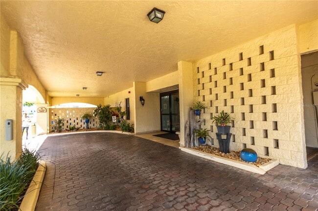 Building Photo - 700 Island Way