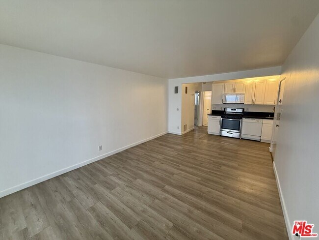 Building Photo - 1333 N Fuller Ave