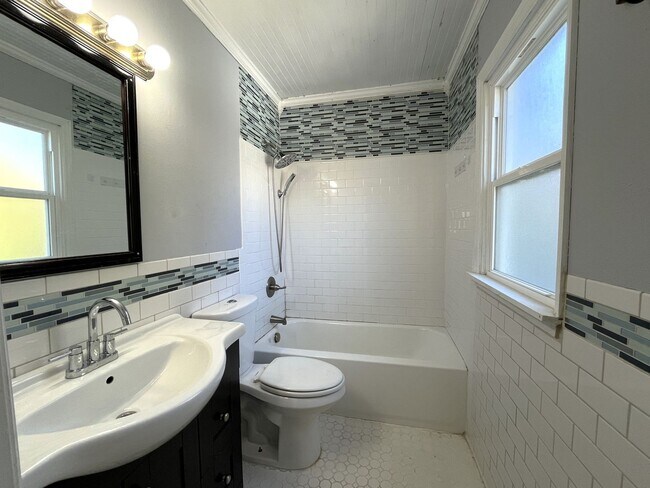 Building Photo - Great 2 Bedroom 1.5 Bath Home in East Nashville!