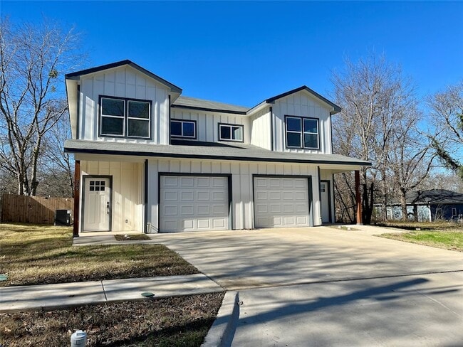 Building Photo - 309 Braz St