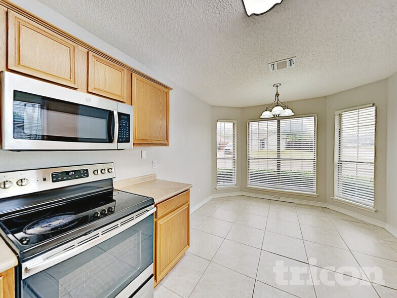 Building Photo - 7032 Rovato Dr