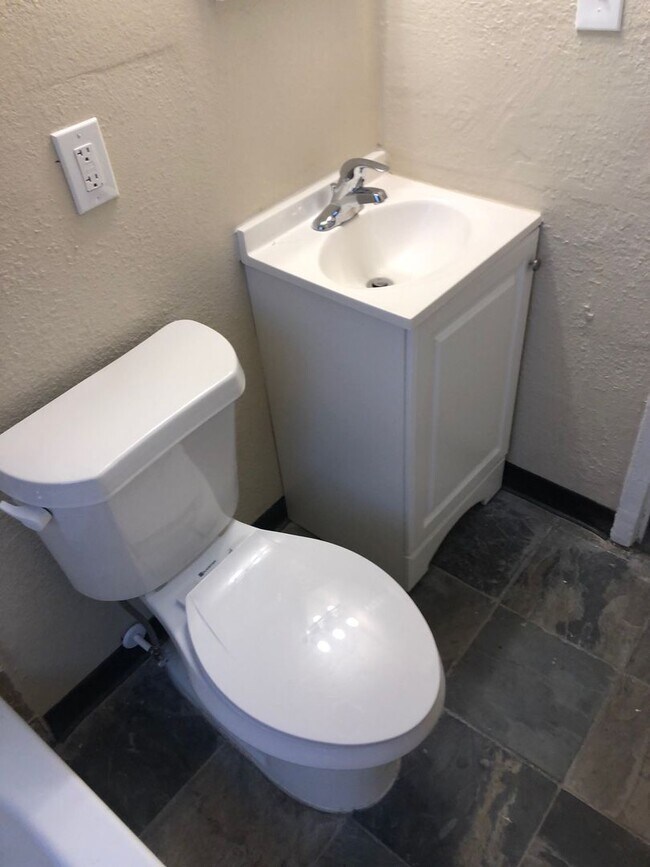 Building Photo - 430 Sunset