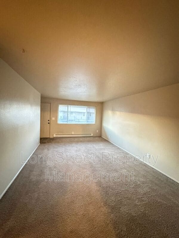 Building Photo - 970 NW Garfield Ave