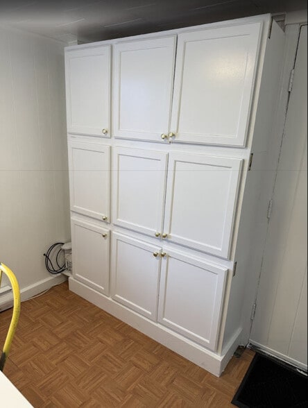 Building Photo - 47 Oak Ter