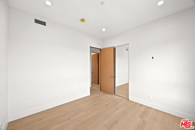 Building Photo - 8902 Sawyer St