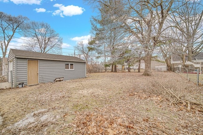 Building Photo - 2611 Ellen Ave