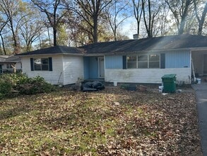 Building Photo - 3 bedroom house