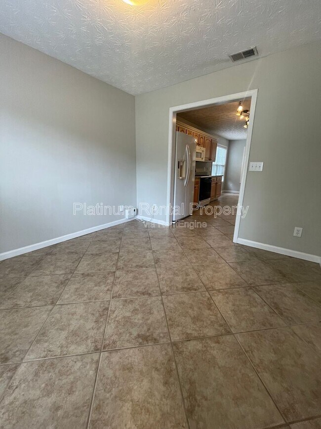Building Photo - 475 Ellesmere Way