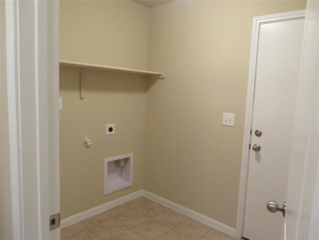 Building Photo - 505 Pinnacle Dr
