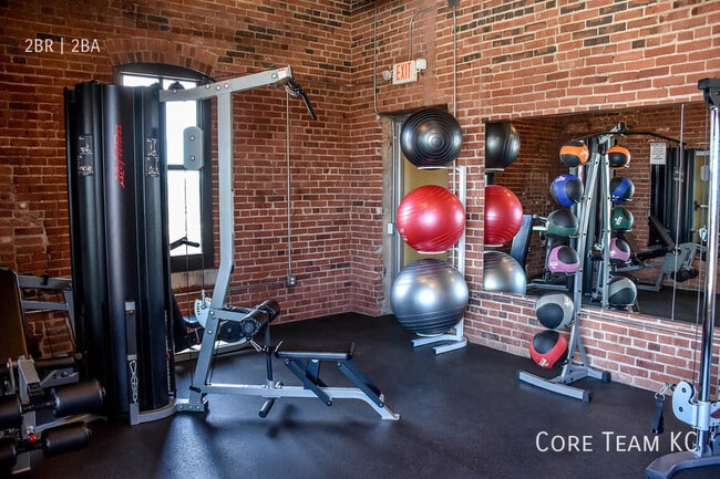 Building Photo - 382 W 22nd St