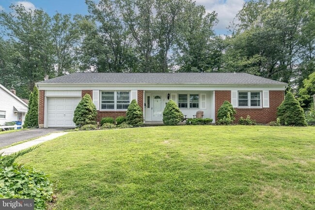Building Photo - 1744 Lark Ln