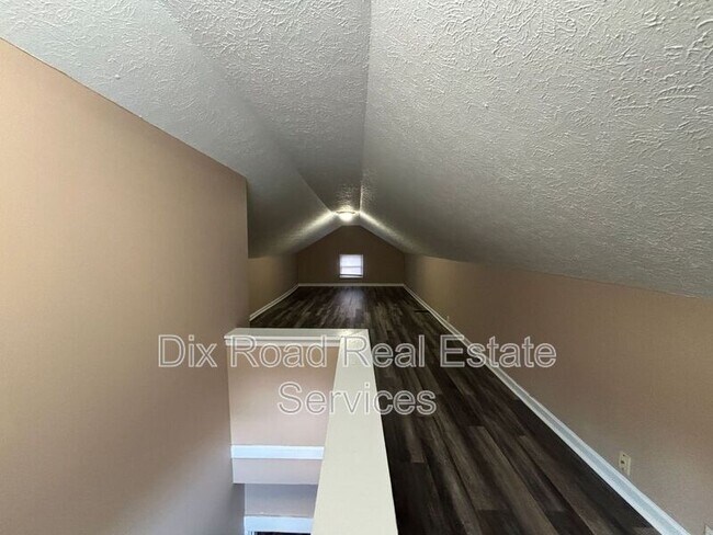 Building Photo - 208 Garfield St