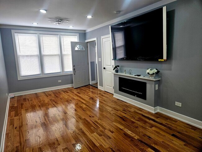 Building Photo - 4521 S Mozart St