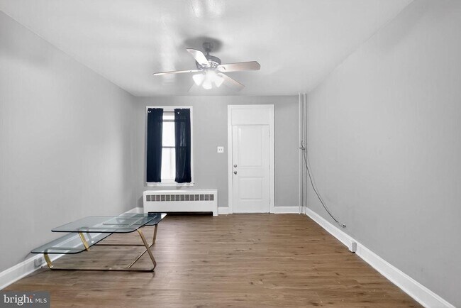 Building Photo - 141 S Locust St