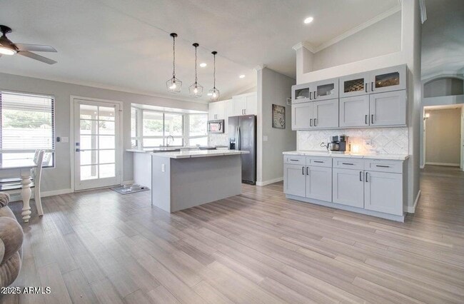 Building Photo - 372 W Larona Ln