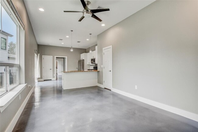 Building Photo - 5109 Lott Ave