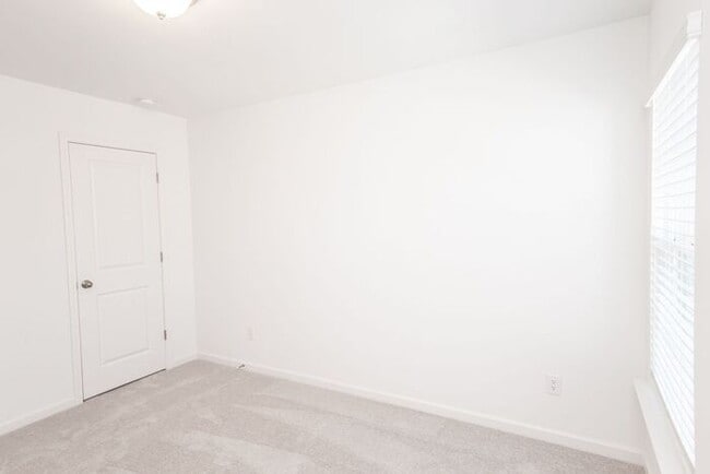Building Photo - Beautifully designed 3-bedroom, 2.5-bath e...
