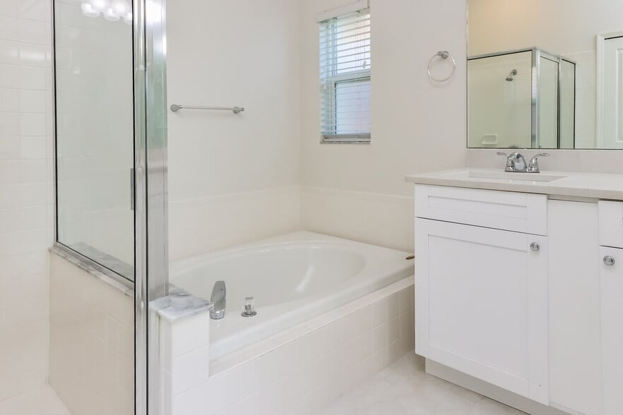 Building Photo - 1243 Maximilian Dr