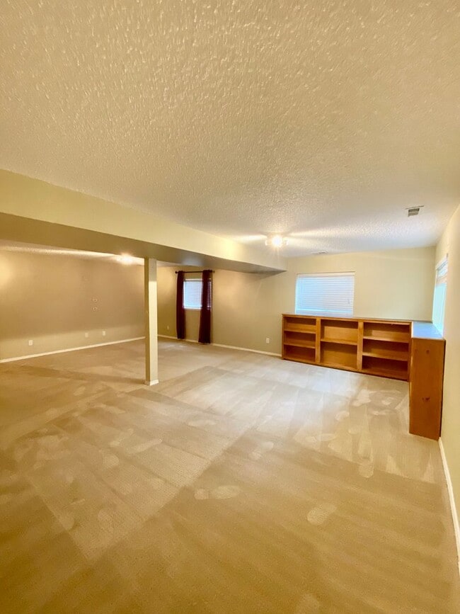 Building Photo - 4 Bedrooms on Corner Lot in 80920!  Dog Friendly!