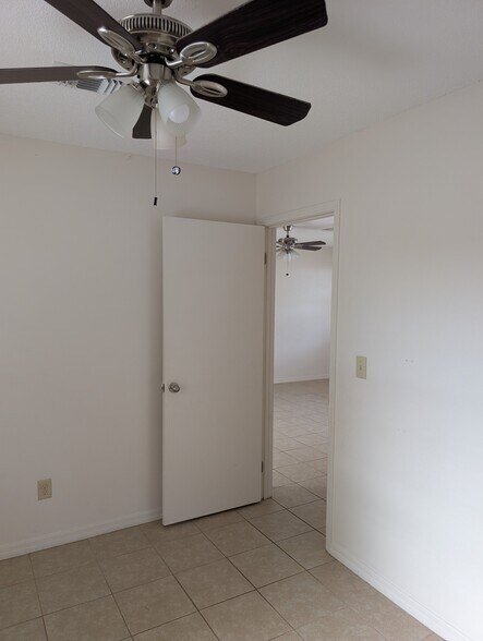 Building Photo - 371 NW Lake City Ave