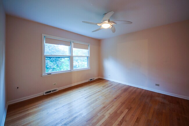 Building Photo - 3619 Bernay Dr