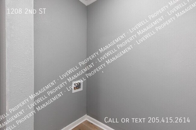 Building Photo - 1208 2nd St