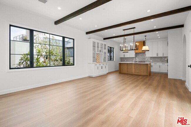 Building Photo - 930 Lincoln Blvd