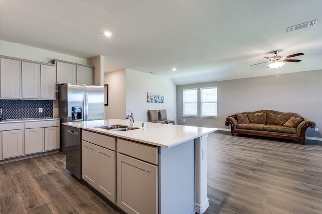 Building Photo - 6213 Abby Dr