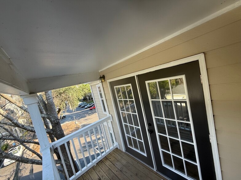 Balcony - 100 Kensington Blvd