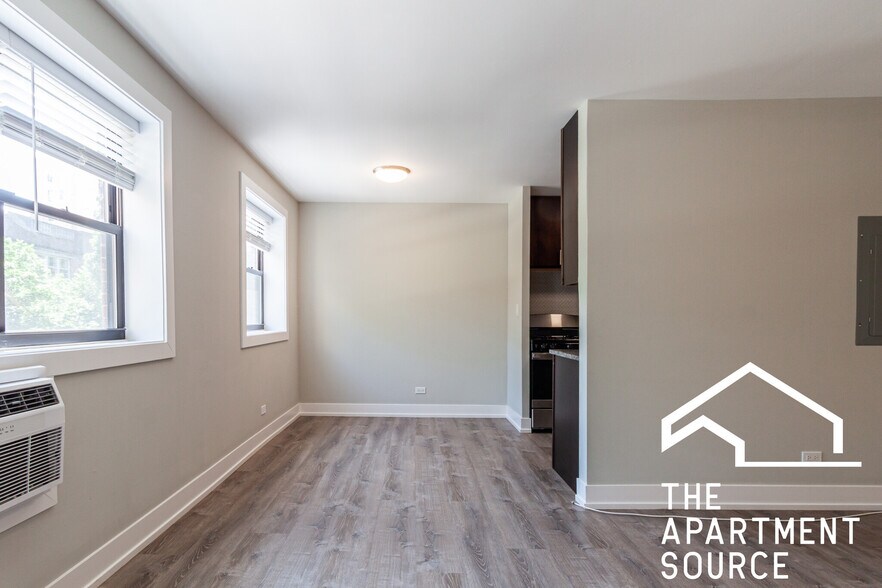 Building Photo - 529 W Surf St