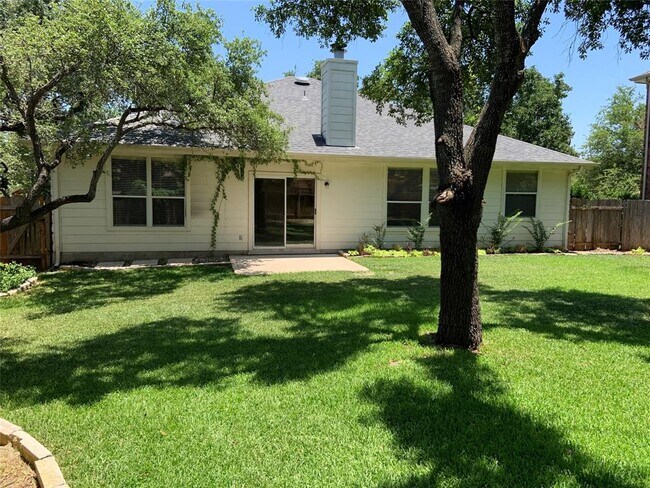 Building Photo - 3304 Santee Dr