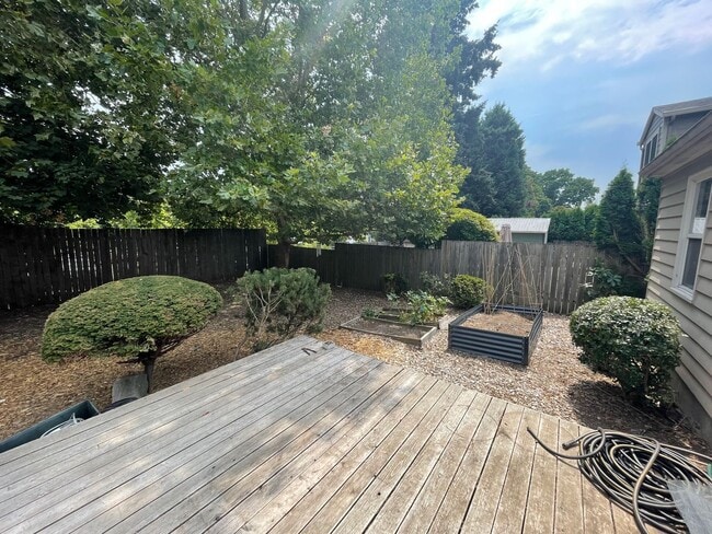 Building Photo - Coming Soon Sellwood-Moreland Two story, 3...