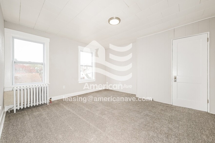 Building Photo - 3013 Pyramid Ave