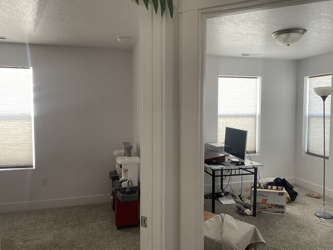 Building Photo - 3855 Gartmore Ln