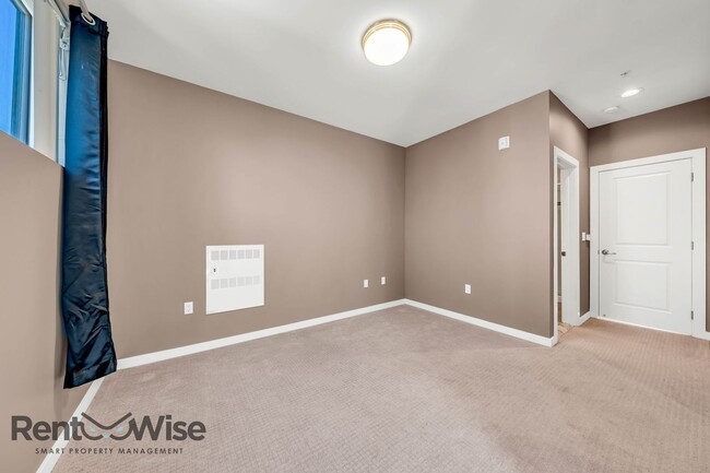 Building Photo - 298 Friedell St