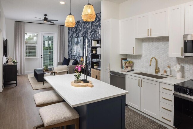 Building Photo - 5127 W Tyson Ave