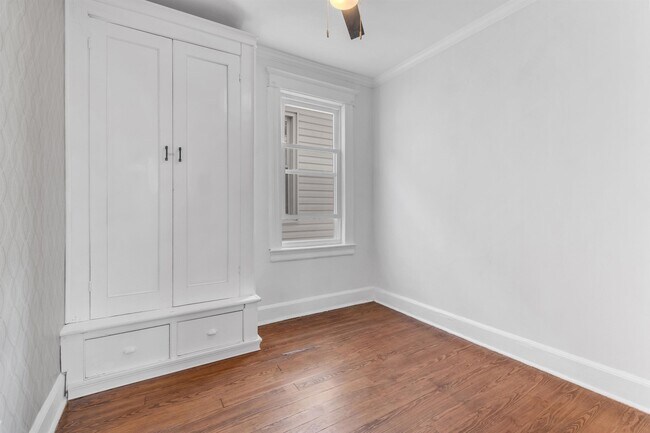 Building Photo - 1121 Avenue C