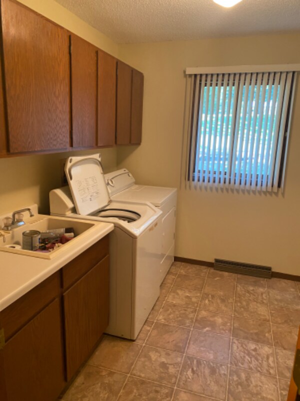 Building Photo - 10320 Pheasant Ln