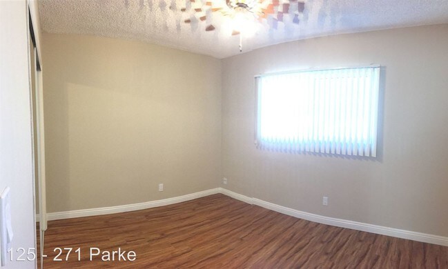 Building Photo - 271 Parke St