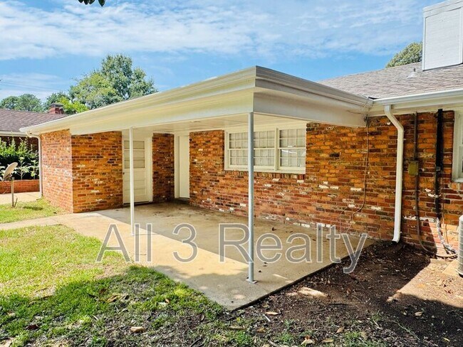Building Photo - 2804 Sumter Ave