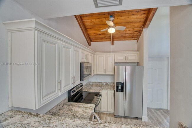Building Photo - 8015 SW 21st Ct